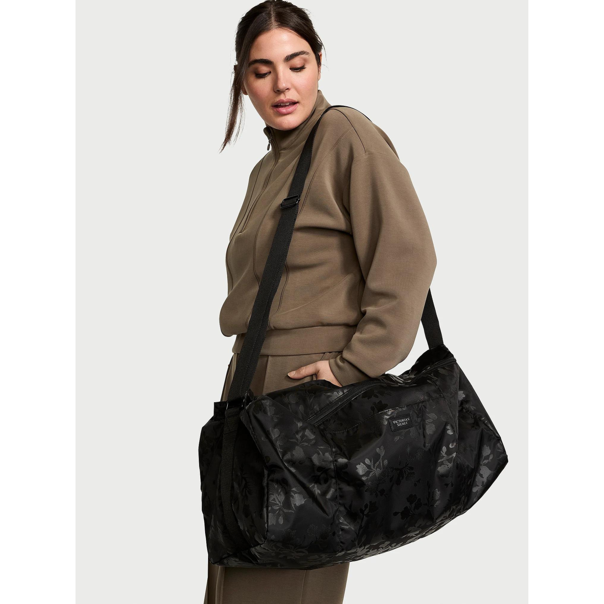 Bolso Deportivo Floral Negro Victorias Secret - Made In Filipinas VICTORIAS SECRET Cosmeticos-skincare