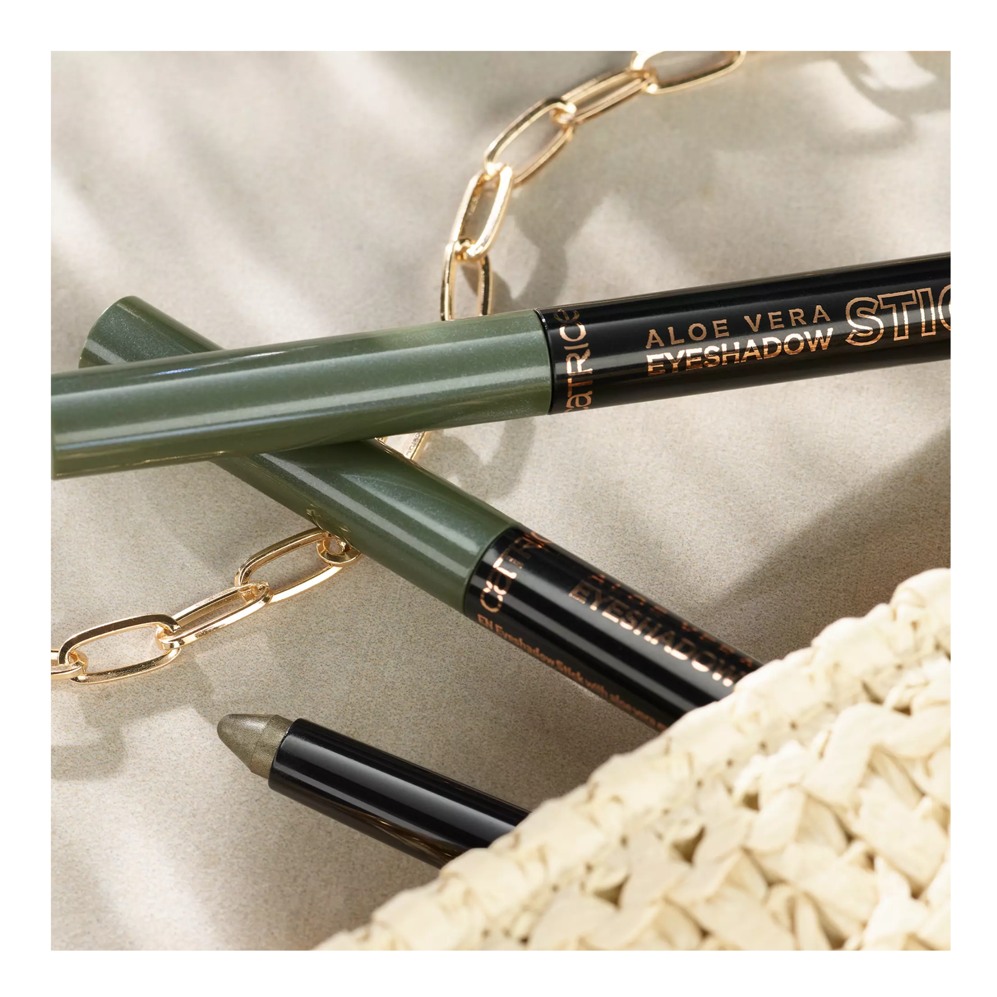 Sombra de Ojos Aloe Vera en Stick Catrice - 030 Olive Glam CATRICE Cosmeticos-skincare