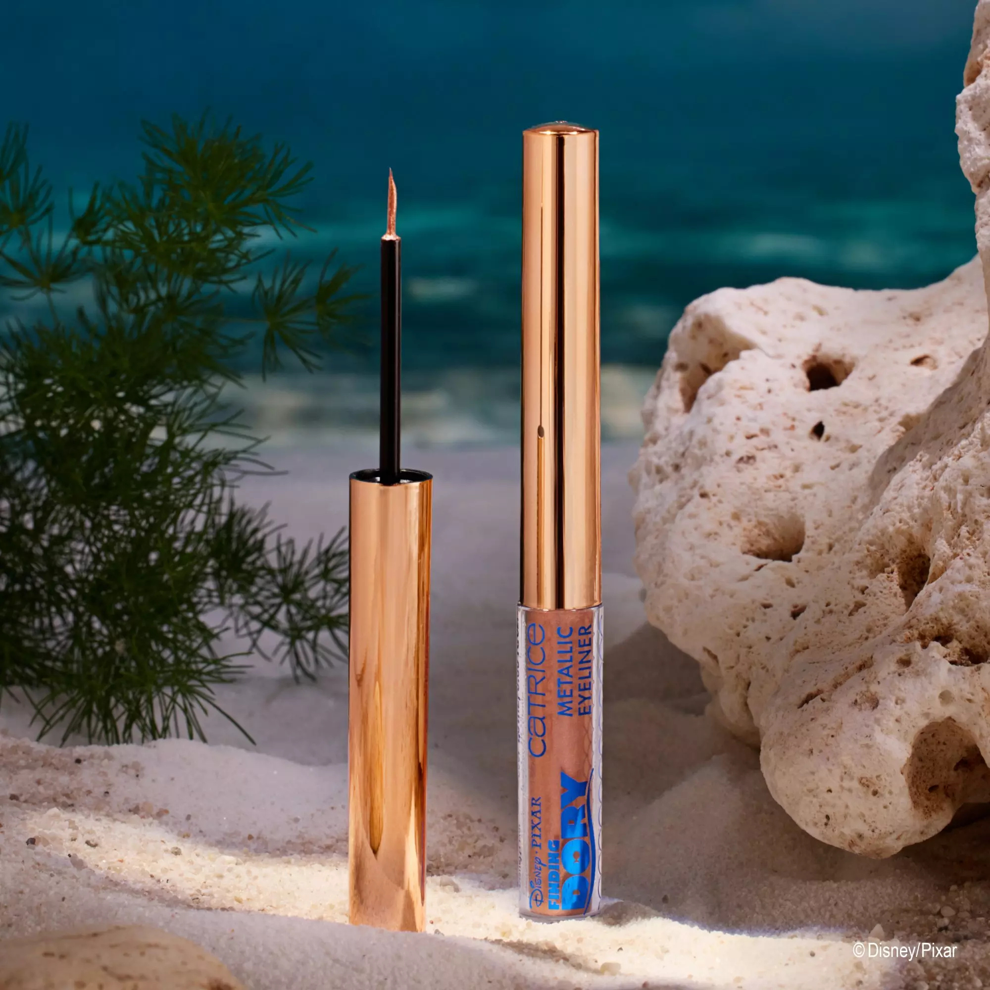 Delineador de ojos metálico de Buscando a Dory de Disney Pixar - 020 - Seashell Sparkle CATRICE Cosmeticos-skincare